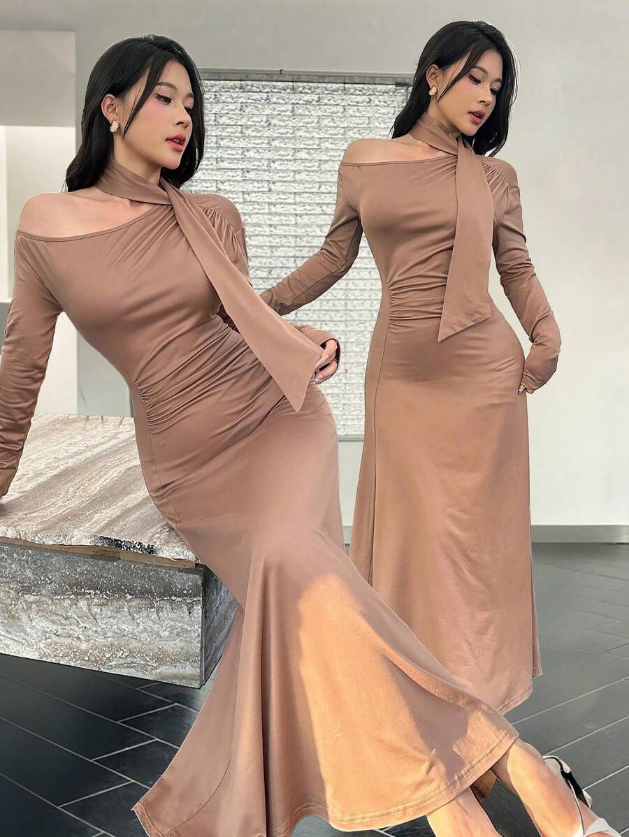 Modelyn 修身长袖休闲连衣裙,简约时尚,适合日常穿着 - 咖啡棕 - 查看 1