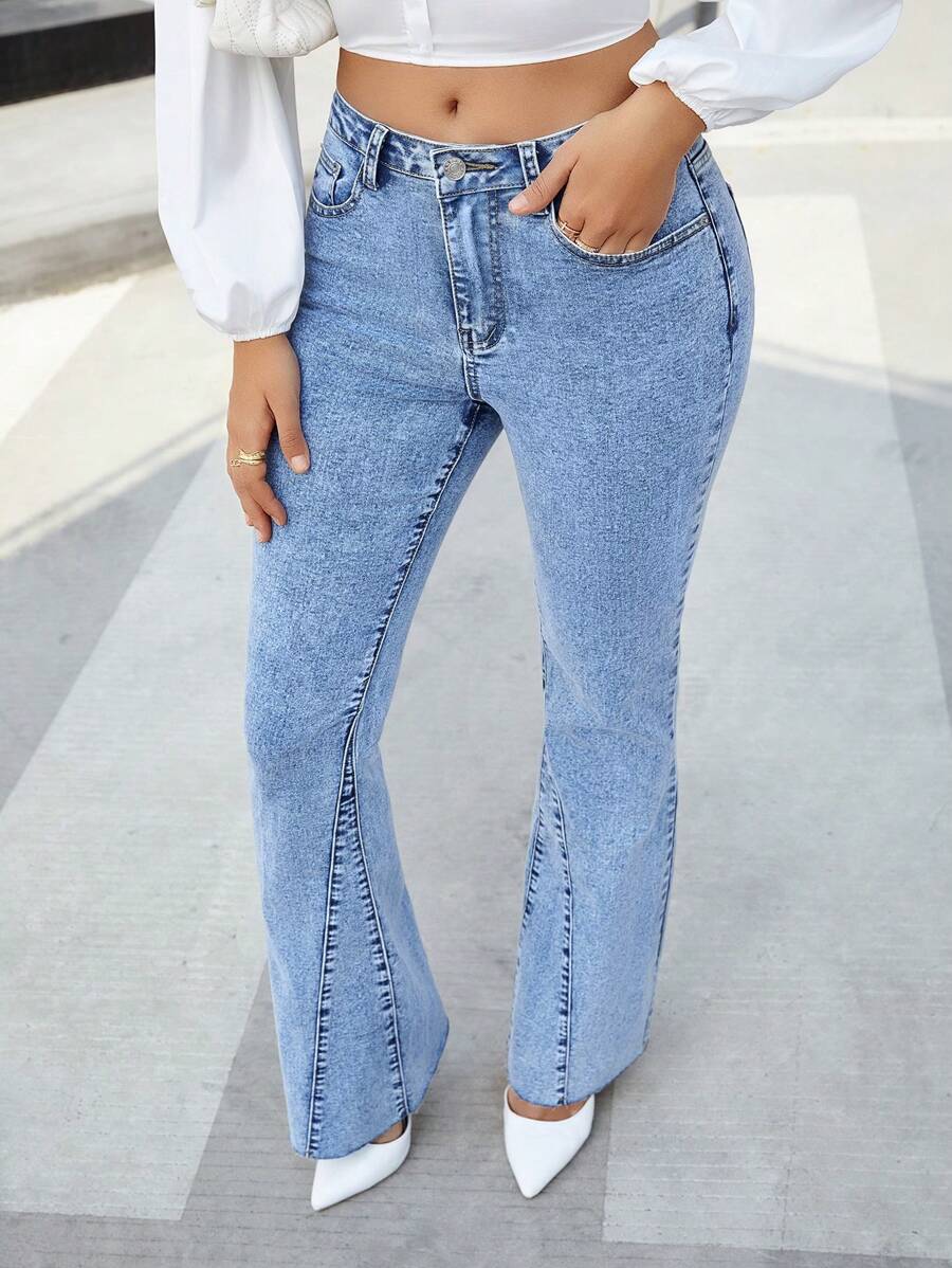 SHEIN Essnce Vaqueros de pierna acampanada y cintura alta de moda, versátiles y casuales para uso diario - Lavado ligero - Ver 1