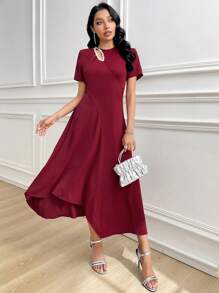 Modelyn Women's Regular Round Neck Wavy Pearl Embellished Burgundy Short Sleeve Mid-Length Dress