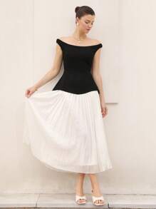 Aveloria Rosie Off-Shoulder Colorblock Pleated Dress For Women Elegant Fashionable Style For Summer - Black and White - View 1