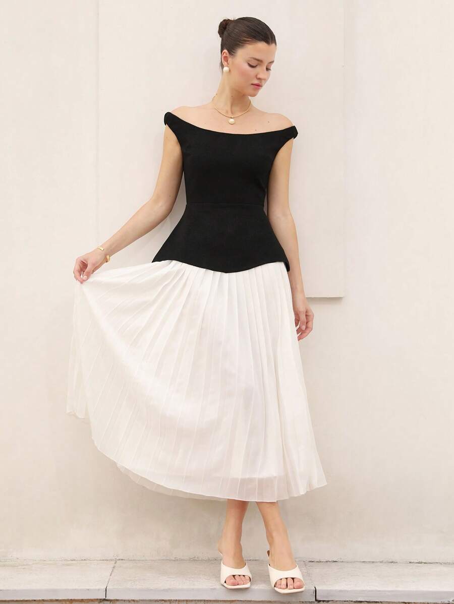 Aveloria Rosie Off-Shoulder Colorblock Pleated Dress For Women Elegant Fashionable Style For Summer - Black and White - View 1