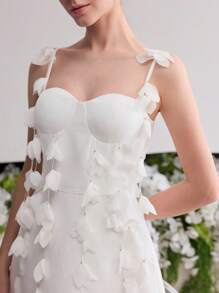 MOTF Soiréza FLOWER APPLIQUES CAMI COCKTAIL DRESS - White - View 3