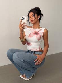 Siren Gaze Top de playa informal de verano de mujer, con estampado floral blanco, plisado y ajustado, top de moda estilo Y2K para festivales, salir, top floral hombros descubiertos ajustado con estampado en malla asimétrico y plisado en el cuello