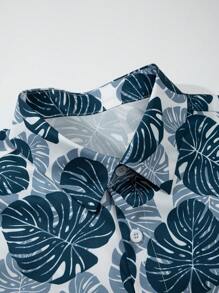 Manfinity KASUA Conjunto de 2 piezas con camisa de manga corta con estampado tropical y pantalones cortos con lazo para vacaciones en la playa - Conjunto vacacional para hombres, ropa de playa hawaiana