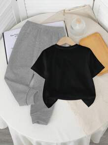 SHEIN 男童休闲简约短袖上衣和裤子两件套 - 彩色 - 查看 3