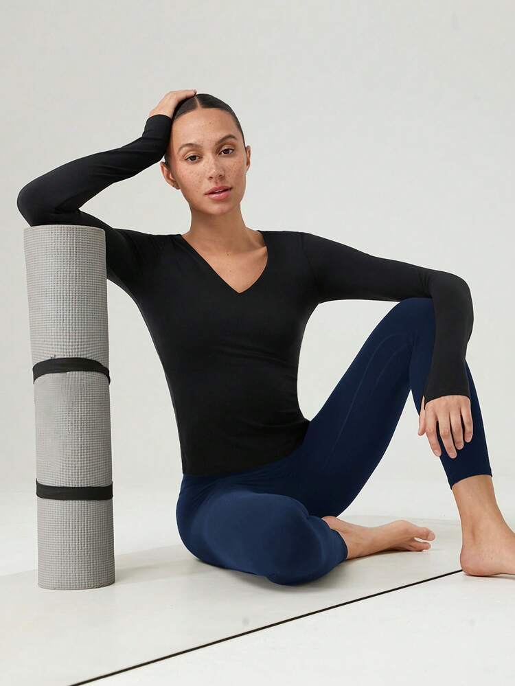 FeatherFit™ Studio Flex Slim Fit V-Neck Long-Sleeve Curved Hem Activewear Tee T-Shirt Low Impact Yoga Studio Pilates Daily Casual Wear Removable Cups