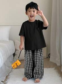 Dazy Kids Bộ 2 món/Bộ áo thun tay ngắn dệt kim màu trơn cho bé trai mới biết đi + quần dệt kẻ caro Bộ đồ mặc nhà, Xuân/Hè - Đen và trắng - Xem 4
