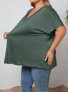 SHEIN CURVE+ Plus Size Women's Deep Green V-Neck Batwing Sleeve Loose Casual T-Shirt, Basic Tee For Outdoors, Spring/Summer - Green - View 10