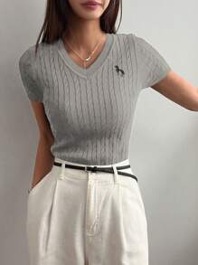 DAZY Short Sleeve Embroidery Pattern Fitted V-Neck Knit Top For Women, Spring & Summer - Light Grey - View 5