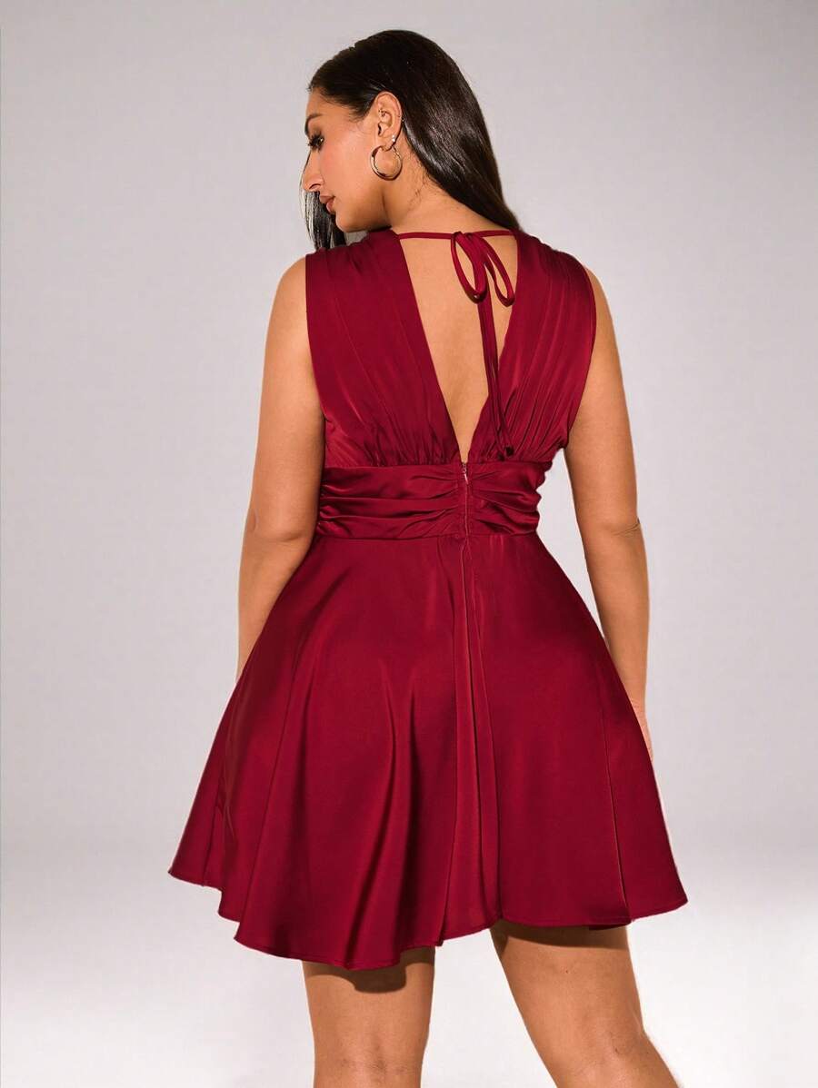 SHEIN BAE Vestido curto elegante e sexy de alça em vinho tinto com decote profundo em V e silhueta evasê para mulheres plus size, vestido de festa francês, vestido de aniversário, vestido de dama de honra, vestido diário minimalista e chique - Vinho - Visão 1