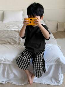 Dazy Kids Bộ 2 món/Bộ áo thun tay ngắn dệt kim màu trơn cho bé trai mới biết đi + quần dệt kẻ caro Bộ đồ mặc nhà, Xuân/Hè - Đen và trắng - Xem 6