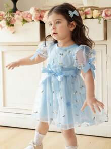 婴幼儿梦幻蓝色刺绣薄纱白色打底泡泡袖公主裙，精致的刺绣细节演绎公主梦，清新的白色打底搭配蓝色薄纱，尽显小公主的高贵典雅气质。 - 藍白色 - 查看 8