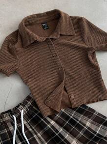 Dazy Plus Camiseta de manga corta ajustada con cuello de polo y tela texturizada talla grande, tops cortos para primavera/verano para mujeres