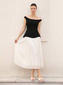 Aveloria Rosie Off-Shoulder Colorblock Pleated Dress For Women Elegant Fashionable Style For Summer - Black and White - View 4