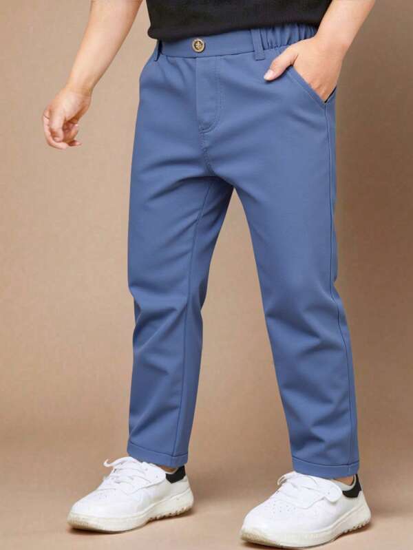 SHEIN Kleine Jungen Lässig Hose in Unifarbe, mit Ein-Knopf-Dekoration und schrägen Taschen, einfaches und praktisches elastisches Taillenbund Design, geeignet für den täglichen Gebrauch, Reisen, Partys, Urlaub, Kombination