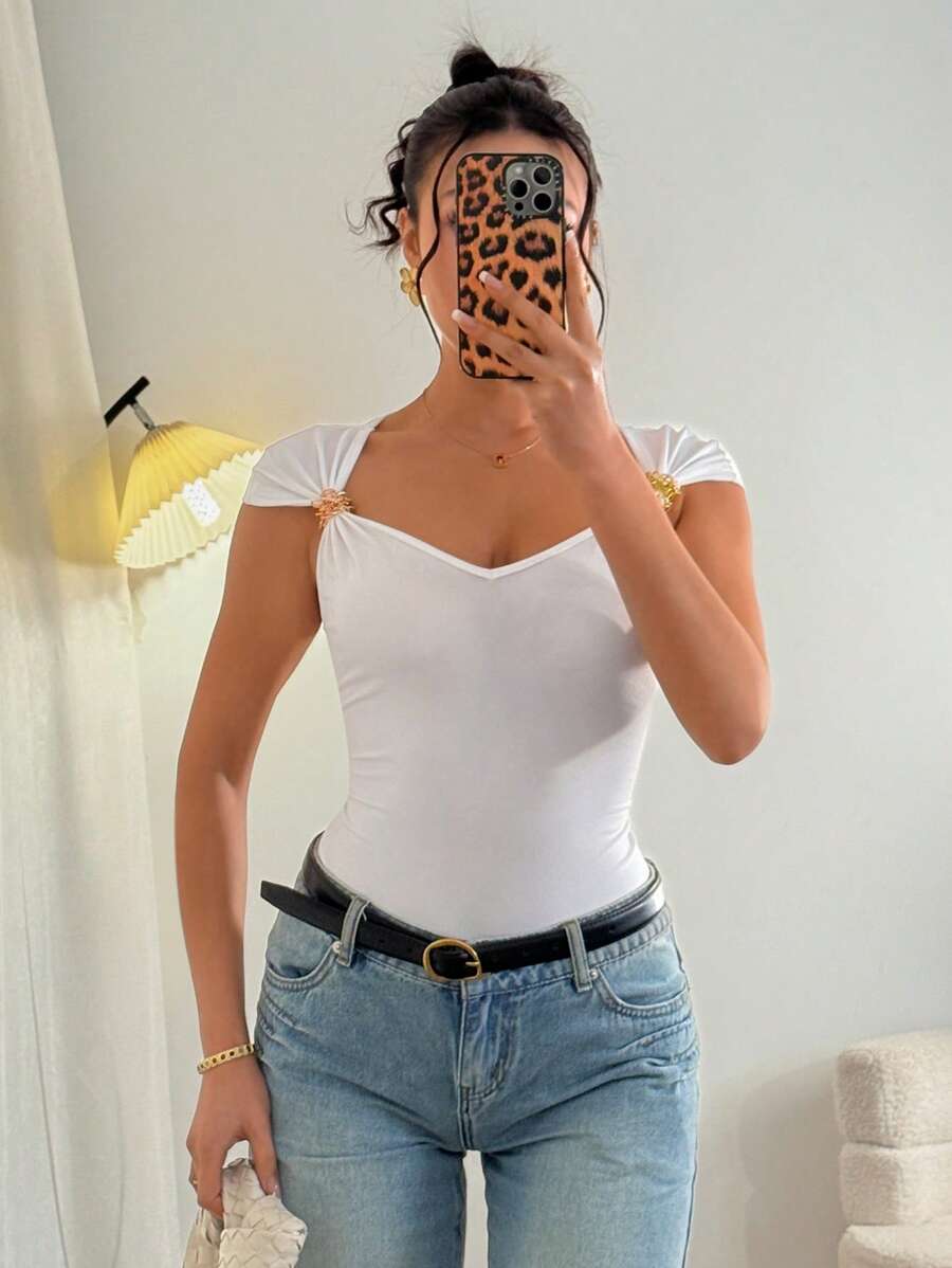 Chiquease 女士优雅简约纯色金属装饰修身 T 恤