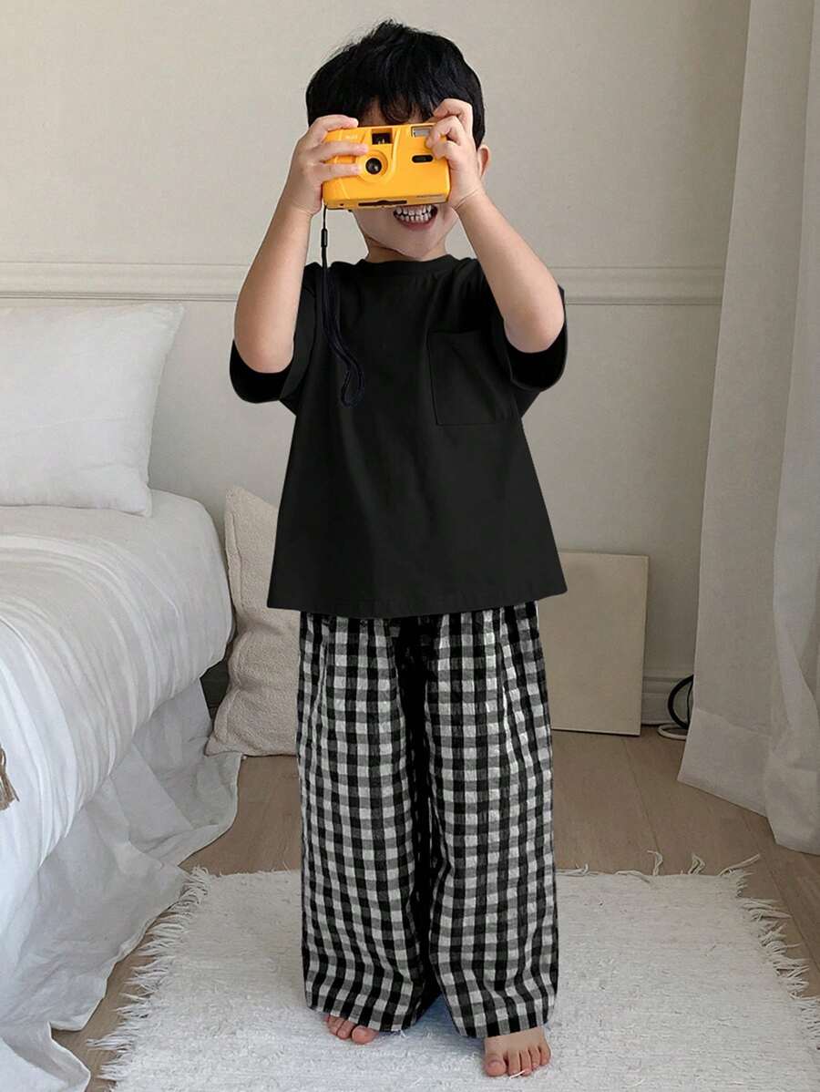 Dazy Kids Bộ 2 món/Bộ áo thun tay ngắn dệt kim màu trơn cho bé trai mới biết đi + quần dệt kẻ caro Bộ đồ mặc nhà, Xuân/Hè - Đen và trắng - Xem 1