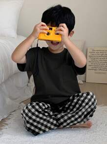 Dazy Kids Bộ 2 món/Bộ áo thun tay ngắn dệt kim màu trơn cho bé trai mới biết đi + quần dệt kẻ caro Bộ đồ mặc nhà, Xuân/Hè - Đen và trắng - Xem 2