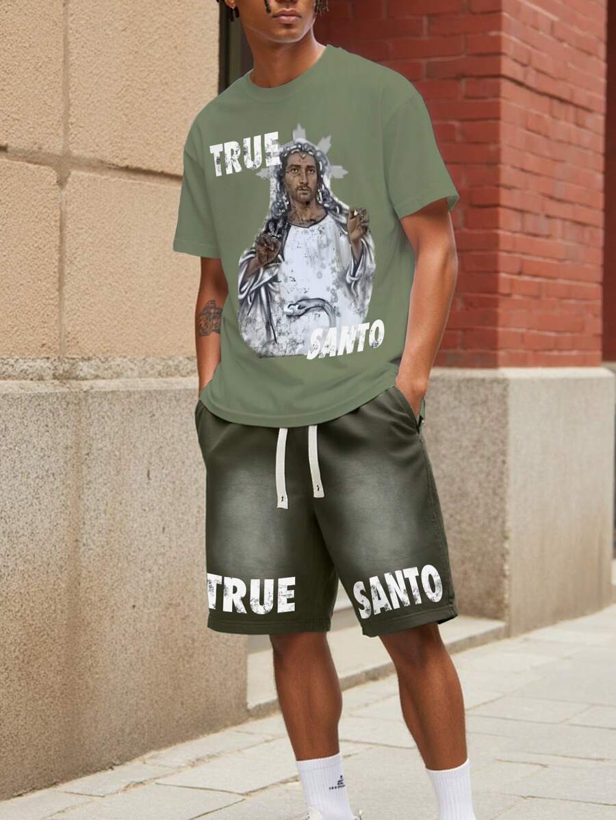 Manfinity Roughcore Conjunto de camiseta de manga corta con estampado oversize de personajes mitológicos masculinos e shorts con estampado por inyección para jóvenes, estilo urbano - Verde militar - Ver 1