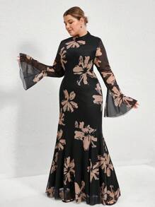 Aveloria Rosie 加大码优雅法式花卉印花黑色背景喇叭袖弹力网眼紧身连衣裙