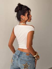 Siren Gaze Top de playa informal de verano de mujer, con estampado floral blanco, plisado y ajustado, top de moda estilo Y2K para festivales, salir, top floral hombros descubiertos ajustado con estampado en malla asimétrico y plisado en el cuello