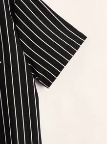 SHEIN Maglietta da ragazzo pre-adolescente con motivo a righe e lettera, stile casual da scuola, top a maniche corte, per uso quotidiano estivo - nero - Visualizzare 3