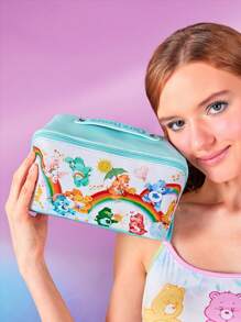 SHEIN X Care Bears 1 Peça Bolsa de Cosméticos de Capacidade Grande com Zíper, Pode Ser Desdobrada Plana, Material de Couro PU com Estampa de Urso Cartoon, Pode Ser Usada Como Bolsa de Cosméticos, Bolsa Digital, Bolsa de Armazenamento de Pequenos Itens, Com Compartimentos Independentes, Pode Ser Usada Para Viagens, Passeios, Trajetos - Azul bebê - Visão 4