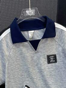 SHEIN Leap Crew 2 件装年轻男孩休闲运动装 - 宽松灰色 Polo 领 T 恤和短裤套装，适合外出、运动和休闲聚会，春夏季 - 淺灰色 - 查看 3