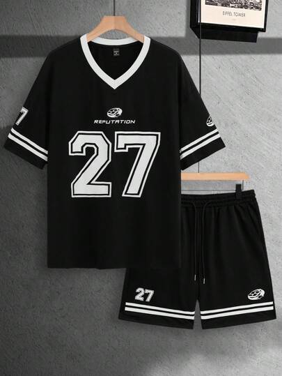 Manfinity Campus Court 男士 V 领数字和字母印花图案休闲 T 恤套装，可作为外穿、日常通勤装、打球装、运动装，黑色 T 恤套装，面料柔软，可作为丈夫和男朋友的节日礼物 男士两件套 男士两件套