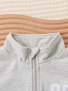 SHEIN 2 Stücke/Set Kleinkind Jungen Lässig Buchstaben-Muster Weiche Strick-Polokragen Kurzarm-Top und Shorts Set, geeignet für Frühling/Sommer, für Outdoor & Alltagstragen