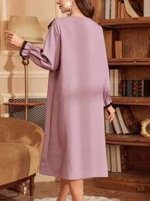 PalaceNights 法式优雅蕾丝拼接宽松长裙，撞色荷叶边下摆，女式睡袍 - 淺灰紫 - 查看 2