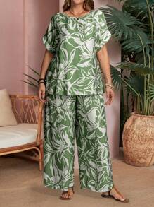 EMERY ROSE Conjunto de 2 piezas de talla grande con camisa de manga murciélago con cuello redondo y estampado floral, y pantalones con bolsillos. Ropa casual de vacaciones, ropa de verano, atuendos de vacaciones para mujer / Vacaciones, ropa bohemia para mujeres