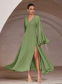 Aveloria 灰蓝色雪纺分层 V 领腰部收紧喇叭袖口半透明连衣裙，侧开衩，优雅