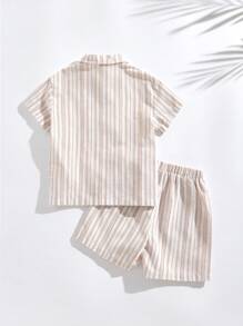 SHEIN Set di maglietta a righe e pantaloncini da ragazzo per una vacanza in campagna colorata - Multicolore - Visualizzare 2