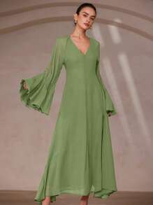 Aveloria 灰蓝色雪纺分层 V 领腰部收紧喇叭袖口半透明连衣裙，侧开衩，优雅