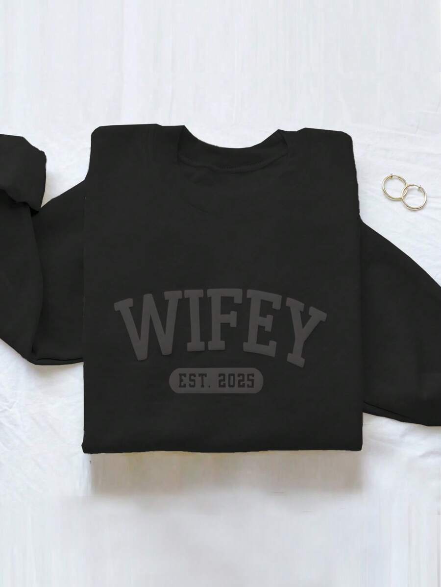 Airaco Áo nỉ tùy chỉnh cho vợ, quà cưới, quà tặng cô dâu, áo nỉ mới cưới, quà tặng cô dâu độc đáo, quà tặng tuần trăng mật, áo hoodie cổ tròn in khẩu hiệu cho nữ tốt nghiệp, trở lại trường, tốt nghiệp, giáo viên, áo chui đầu trở lại trường mùa thu - màu đen - Xem 1