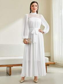 Modelyn Vestido de noche largo con cuello alto, mangas farol, cinturón y ruedo plisado - Blanco - Ver 3