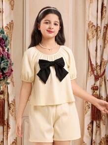 SHEIN Bộ đồ 2 món cho bé gái tuổi mới lớn, áo tay dài đèn lồng màu mơ kết hợp với quần short họa tiết bướm đen, phù hợp đi học, đi chơi, xuân/hè, Blocstyle Core, phong cách thể thao Miu Aesthetic - Màu be - Xem 4