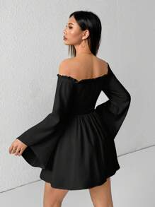 SHEIN PETITE Vestido blanco con volantes en los hombros, mangas abullonadas con flecos y mangas campana