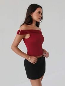 Roylia Women's Plain Color Off Shoulder Pleated T-Shirt, Minimalist Fashion Suitable For Summer - Burgundy - View 3