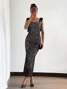 Elenzga Vestido largo ajustado con diseño floral calado para mujer