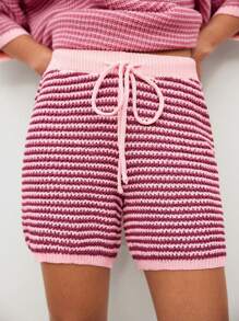 Maija Zomer 2025 Nieuwe Collectie Kleurrijke Gestreepte Ornamenten Dagelijkse Reismode Casual Zomer Strandvakantie Buiten Straat Snap Contrasterende Kleur Trekkoord Strik Ontwerp Elastische Taille Gebreide Shorts Voor Vrouwen, Bohemian Feest Bruiloft Gast Vintage Outfit, Muziekfestival, Afstudeer Brunch Kleding