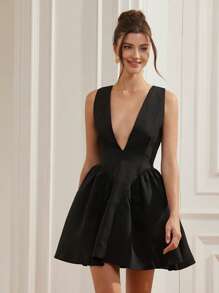 Aveloria Rosie Sexy Franse stijl Diepe V-hals Mouwloze Gerimpelde Taille Uitlopende Korte Jurk Voor Vrouwen