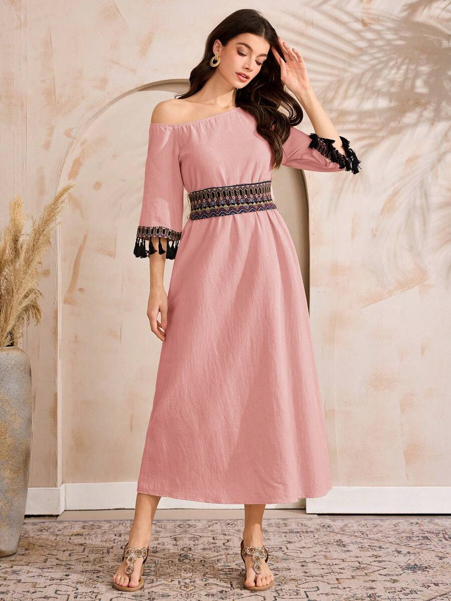 Al Najma 女式不对称肩部波西米亚风格飘逸流苏袖口收腰长裙 - 粉色 - 查看 1