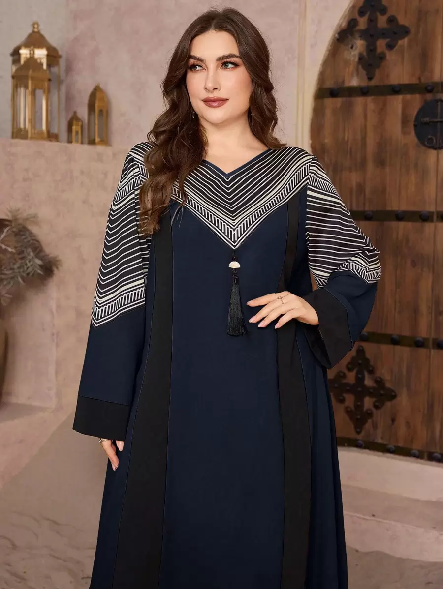 Al Najma Gaun Arab Ukuran Besar Elegan Mewah dengan Motif Bunga Mosaik dan Aksesori Mewah Motif Tangkai Gandum, Gaun Panjang Sederhana Ukuran Besar, Kaftan - Navy Blue - View 1
