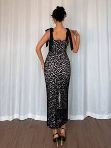 Elenzga Vestido largo ajustado con diseño floral calado para mujer