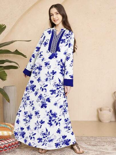 少女连衣裙，黑色花卉复古印花图案，长袖，拼布，黑白编织饰边，流苏袖口细节，中长，休闲，宽松，适合上学、旅行、度假、春季和秋季