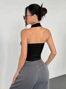 SHEIN EZwear Camiseta de halter ajustada con escote en V profundo y cremallera de color negro