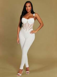 SHEIN SXY Combinaison longue ajustée élégante et romantique blanche, avec un corsage style corset, en tricot stretch haute qualité, ornée de quincaillerie. Idéale pour les invités de mariage au printemps/été, la Saint-Valentin