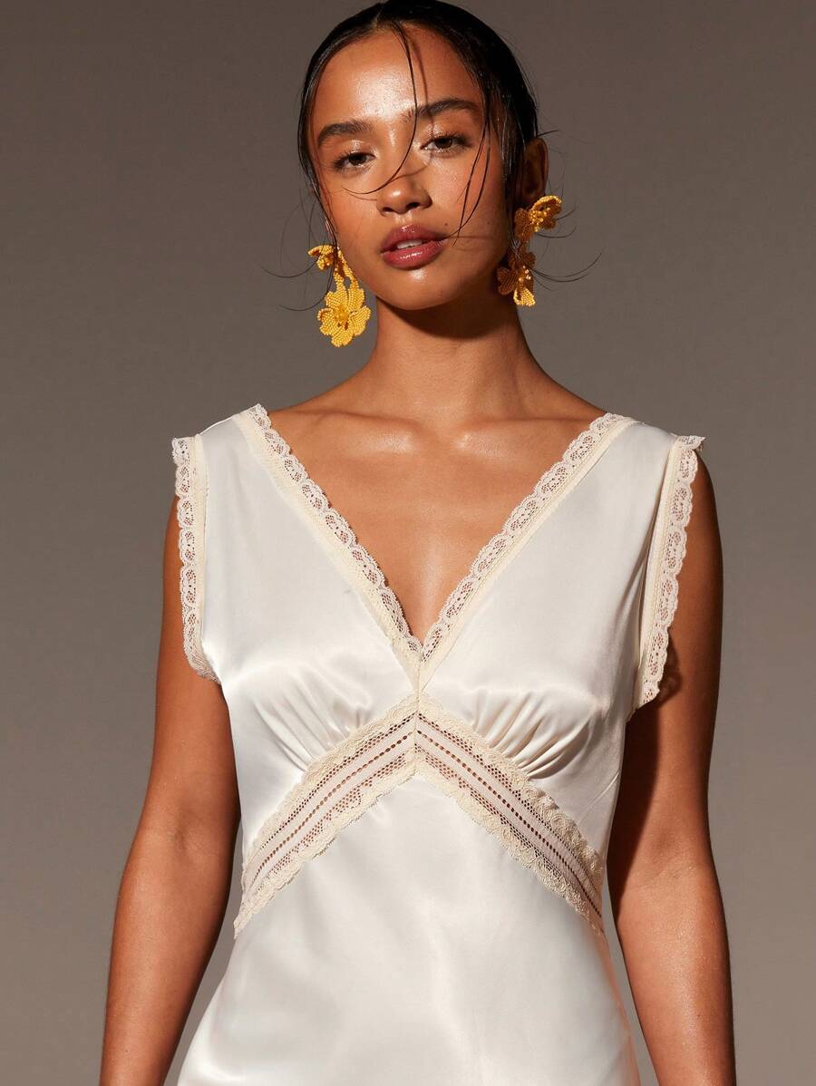 Athîral Women's Elegant Contrast Lace V-Neck Sleeveless Dress - White - View 1